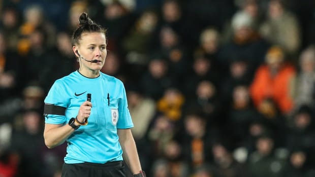 Rebecca Welch se convertirá en la primera mujer en arbitrar un partido de la Premier League